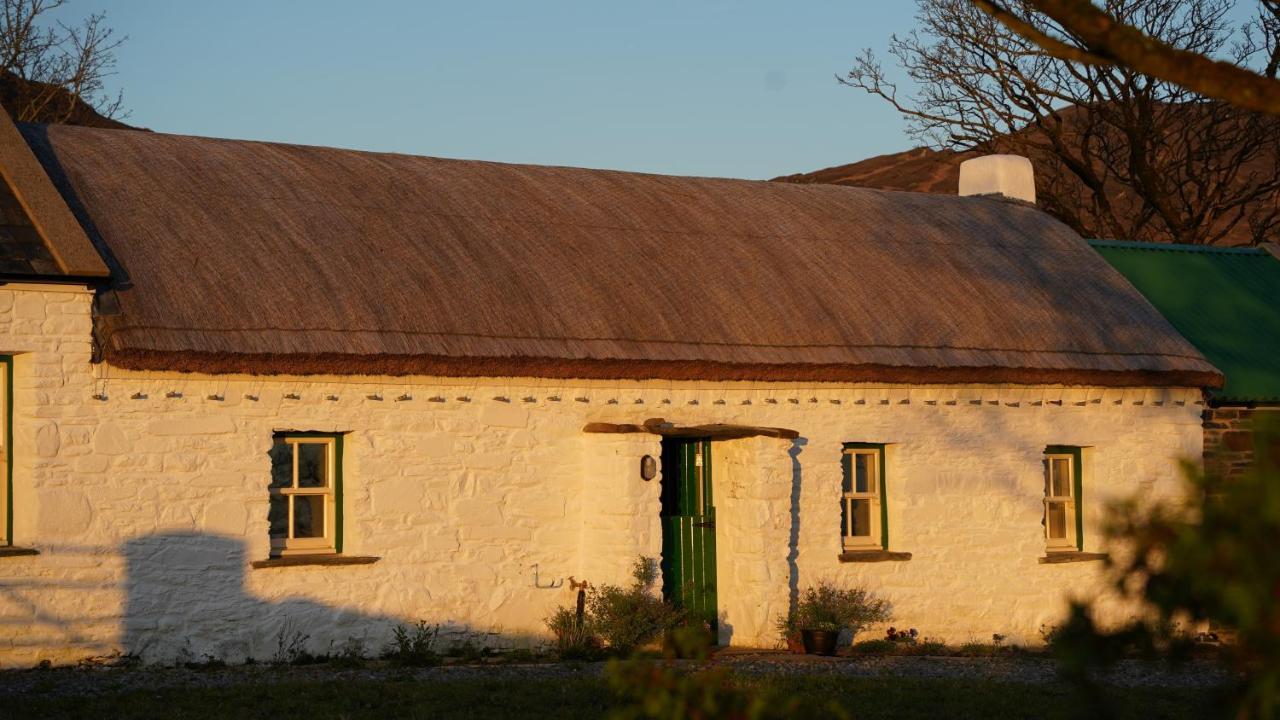 Secluded Thatched Cottage, Near Beaches & Hill Walking Rashenny Buitenkant foto