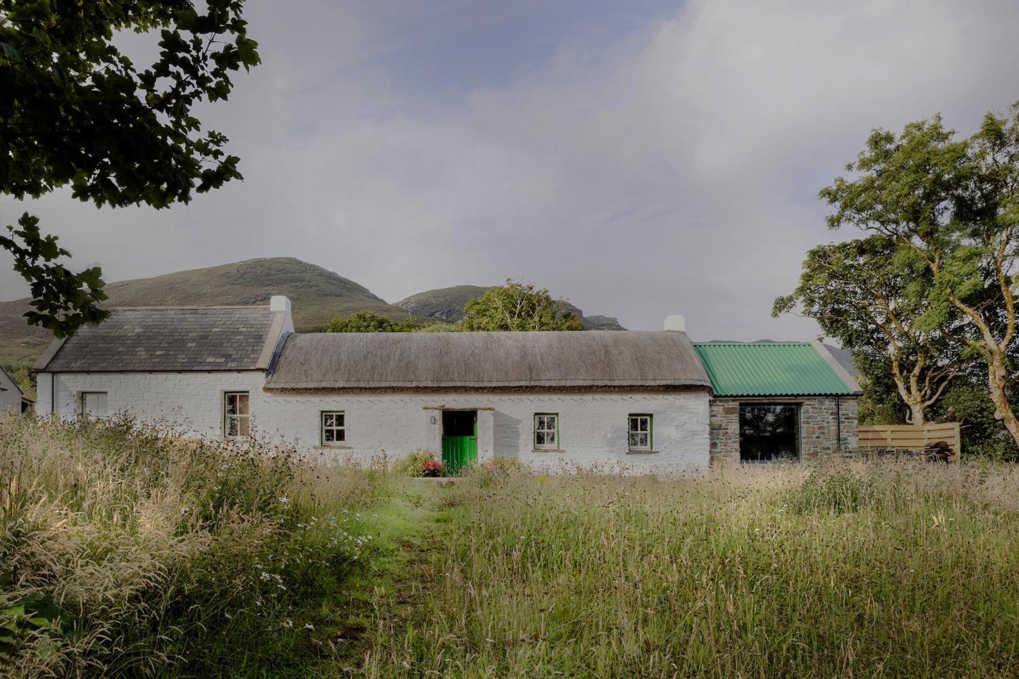 Secluded Thatched Cottage, Near Beaches & Hill Walking Rashenny Buitenkant foto